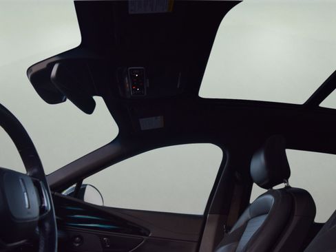 Used 2024 Lincoln Nautilus Reserve w/ Equipment Group 202A image 10