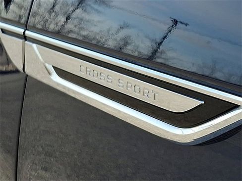 Used 2022 Volkswagen Atlas Cross Sport SE image 33