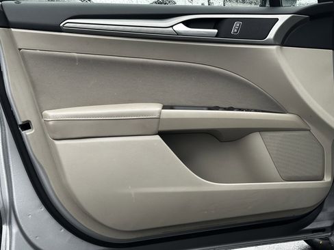 Used 2020 Ford Fusion SE image 21