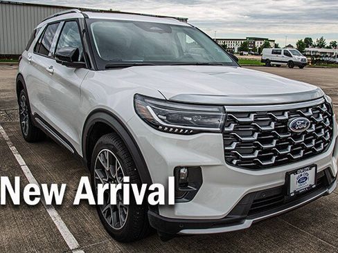 Used 2025 Ford Explorer Platinum w/ Ultimate Package AWD/4WD image 4