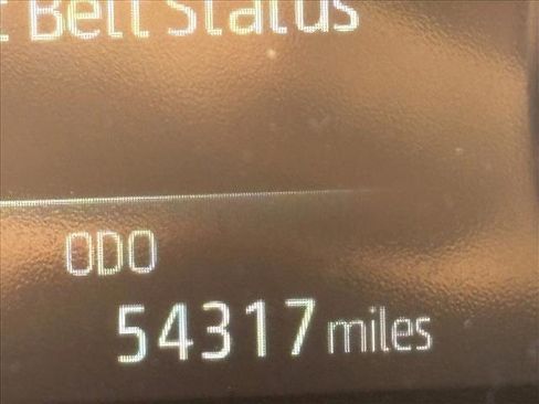 Used 2023 Toyota Highlander XLE image 4