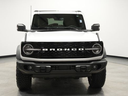 Used 2025 Ford Bronco Badlands image 2