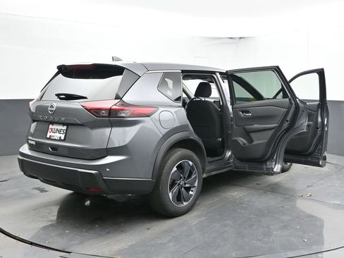 Used 2025 Nissan Rogue SV FWD image 58
