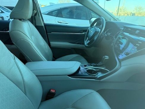Used 2018 Toyota Camry XLE image 9