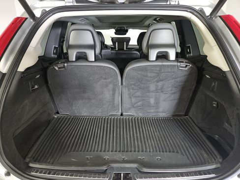 Used 2021 Volvo XC90 T6 Momentum w/ Protection Package Premier AWD/4WD image 17