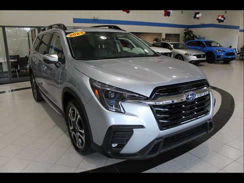 Used 2023 Subaru Ascent Limited w/ Technology Package AWD/4WD image 3