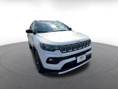 Used 2025 Jeep Compass Limited image 3