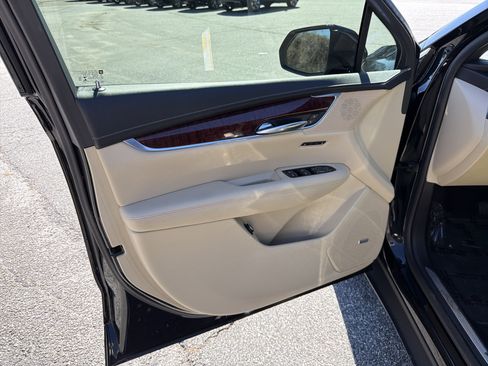 Used 2019 Cadillac XT5 Luxury image 12