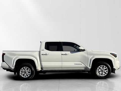 Used 2024 Toyota Tacoma SR5 image 3
