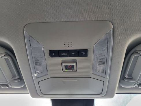 Used 2025 Toyota RAV4 XLE image 27