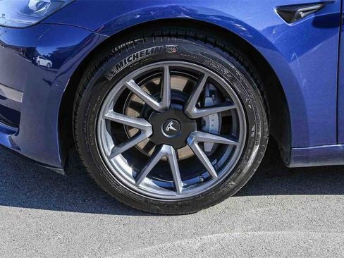 Used 2021 Tesla Model 3 Standard Range Plus image 9