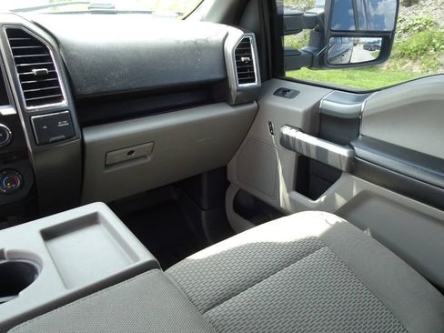 Used 2015 Ford F150 XLT w/ Equipment Group 302A Luxury AWD/4WD image 22