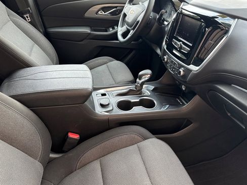 Used 2023 Chevrolet Traverse LT image 17
