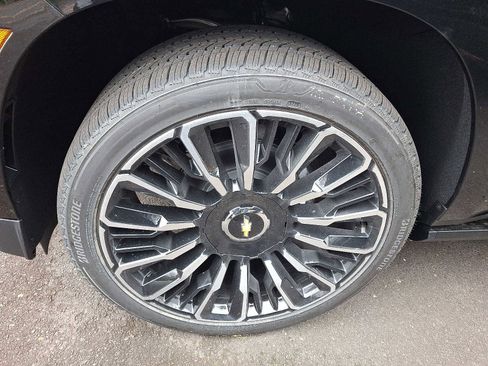 New 2026 Chevrolet Suburban High Country image 4