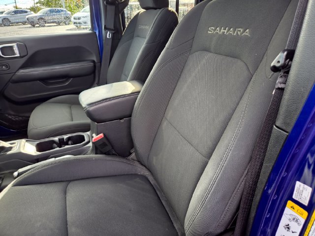 Used 2018 Jeep Wrangler Unlimited Sahara AWD/4WD image 2