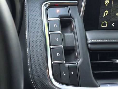 Used 2024 GMC Yukon SLT image 33