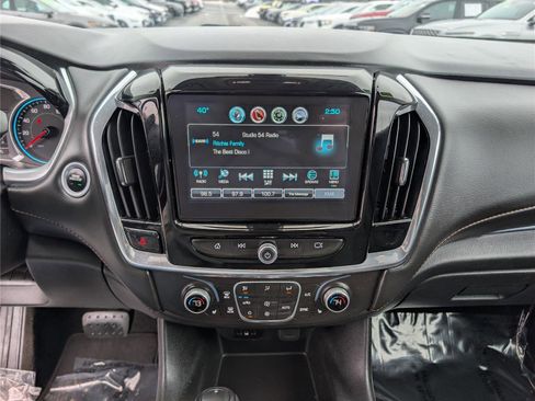 Used 2018 Chevrolet Traverse LT image 19
