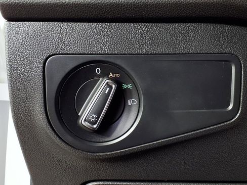 Used 2022 Volkswagen Tiguan SE w/ Panoramic Sunroof Package image 24