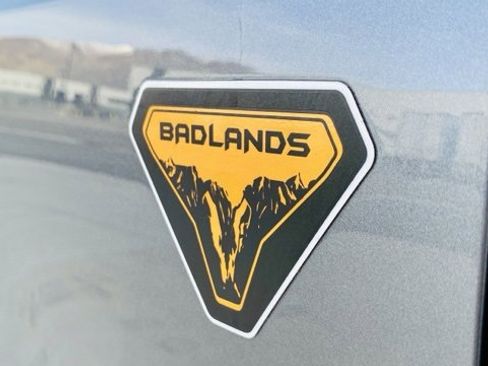 Used 2025 Ford Bronco Badlands image 16