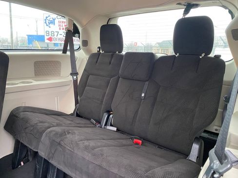 Used 2014 Dodge Grand Caravan SXT image 16