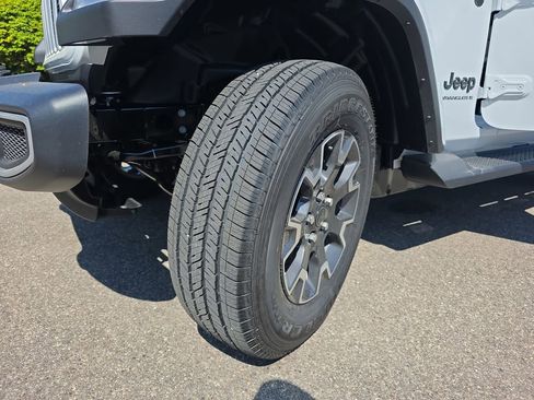 New 2026 Jeep Wrangler Unlimited Sahara AWD/4WD image 31