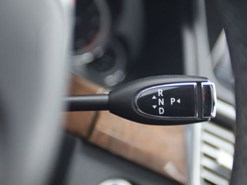 Used 2013 Mercedes-Benz E 350 4MATIC Sedan image 20