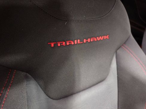 Used 2016 Jeep Renegade Trailhawk AWD/4WD image 18