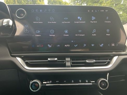 New 2026 Chevrolet Equinox EV LT image 17