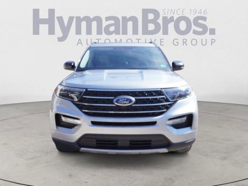 Used 2022 Ford Explorer XLT w/ Equipment Group 202A image 3