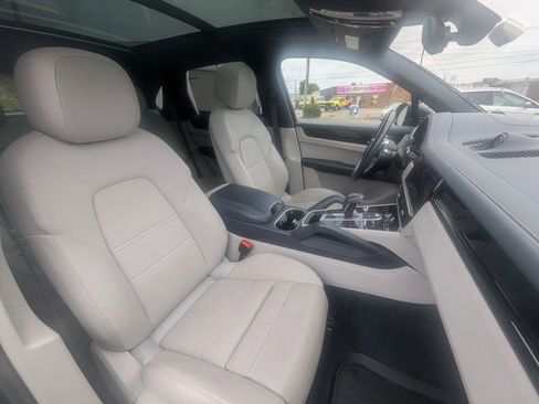 Used 2021 Porsche Cayenne S AWD/4WD image 11