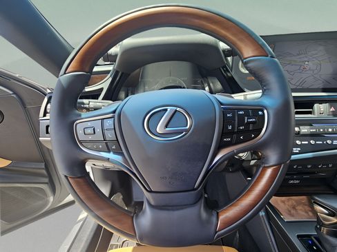 Used 2022 Lexus ES 350 Ultra Luxury w/ Accessory Package FWD image 24