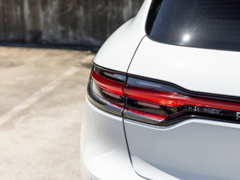 Certified 2026 Porsche Macan AWD/4WD image 20