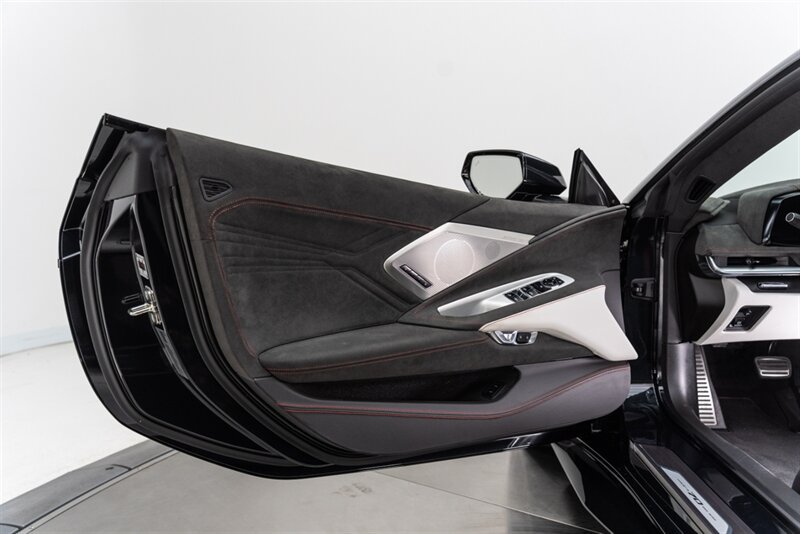 Used 2023 Chevrolet Corvette Z06 RWD image 86