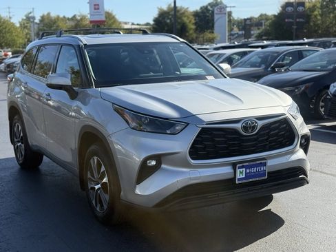 Certified 2022 Toyota Highlander XLE image 11