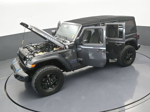 Used 2024 Jeep Wrangler Unlimited AWD/4WD image 69