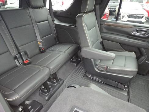 Used 2023 Chevrolet Tahoe Premier w/ Premium Package AWD/4WD image 32