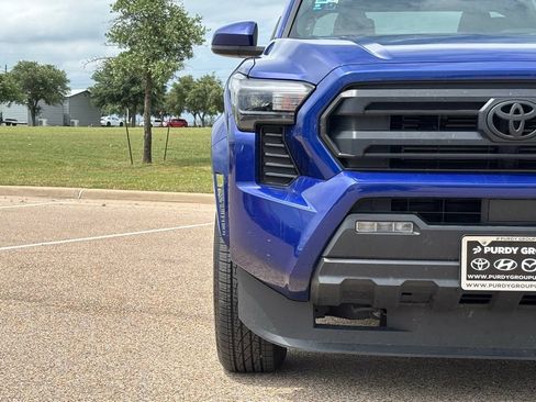 Used 2025 Toyota Tacoma SR5 AWD/4WD image 4