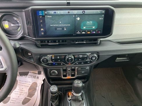 Certified 2025 Jeep Wrangler Sahara w/ Safety Group image 19