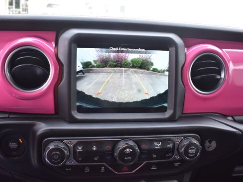 Used 2022 Jeep Wrangler Unlimited Rubicon w/ Cold Weather Group image 18