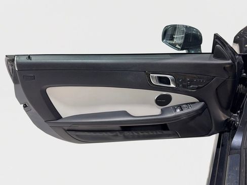 Used 2015 Mercedes-Benz SLK 250 w/ Premium Package image 18