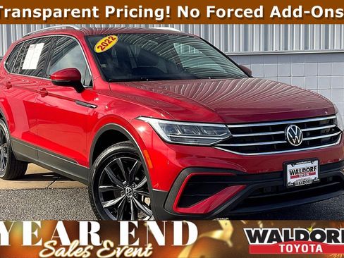 Used 2022 Volkswagen Tiguan SE w/ Panoramic Sunroof Package image 1