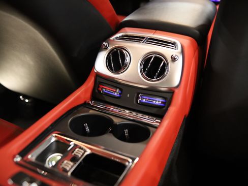 Used 2018 Rolls-Royce Wraith RWD image 36