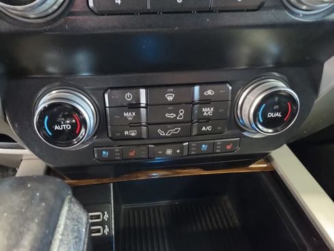 Used 2019 Ford F150 Lariat w/ Equipment Group 502A Luxury AWD/4WD image 29