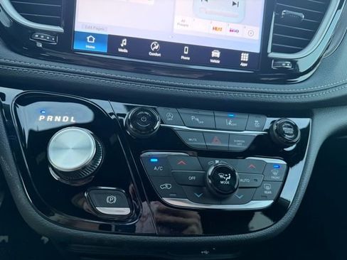 New 2026 Chrysler Pacifica Select image 42