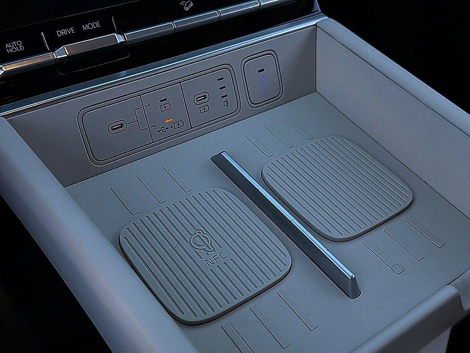 Certified 2025 Hyundai Santa Fe Limited FWD image 16