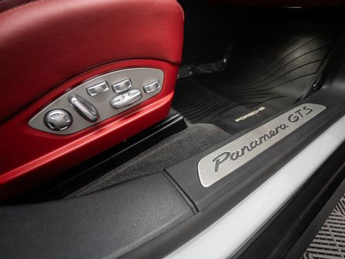 Used 2016 Porsche Panamera GTS AWD/4WD image 37
