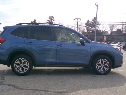 Used 2019 Subaru Forester Premium w/ All-Weather Package image 6