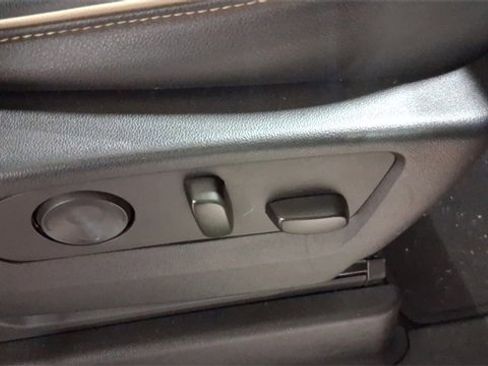 Used 2021 GMC Yukon SLT w/ SLT Premium Package image 19