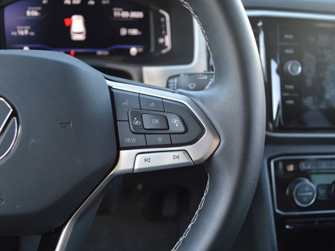 Used 2022 Volkswagen Atlas Cross Sport SE image 15