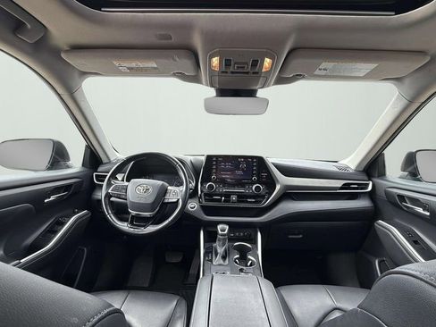 Used 2020 Toyota Highlander XLE image 13